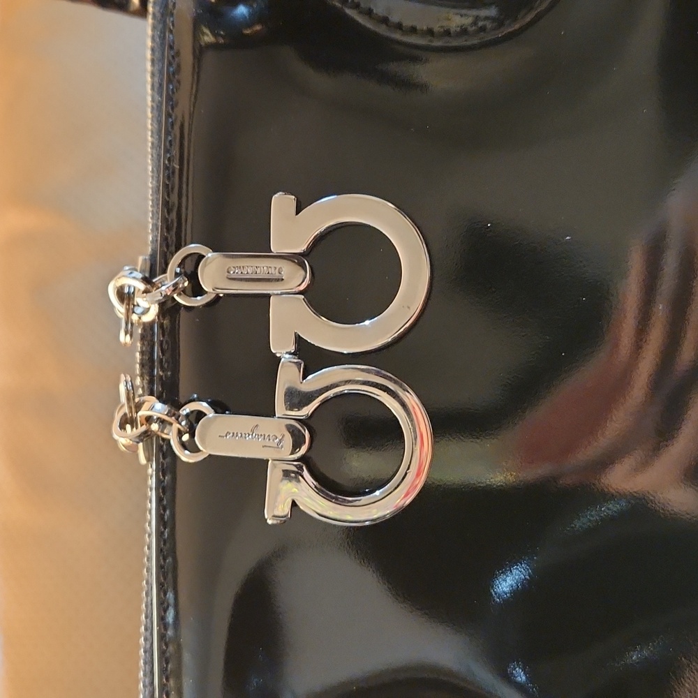 🚫SOLD🚫 Salvatore Ferragamo Auth. vintage patent 2 way bag - Picture 3 of 17